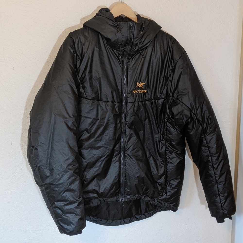 Dually Belay Parka Black w gold emblem